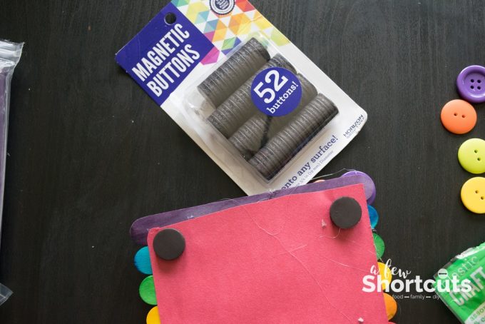 This easy kids craft is so much fun! Learn how to make a DIY Popsicle Stick Picture Frame quickly and easily. Add magnets to stick it on the fridge!