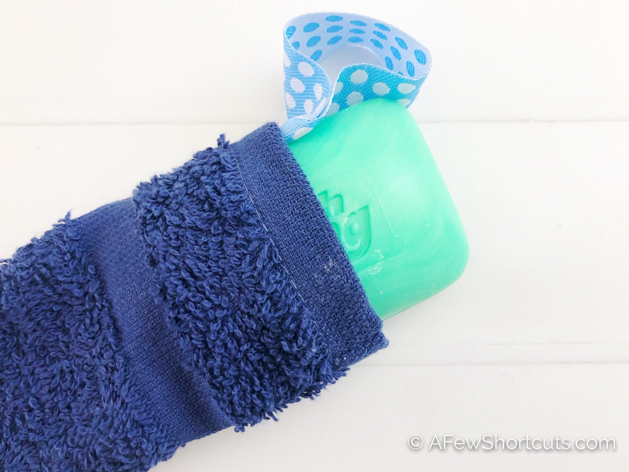 Making a Washcloth Soap Pouch  Soap pouches, Diy soap pouches, Diy soap  holder