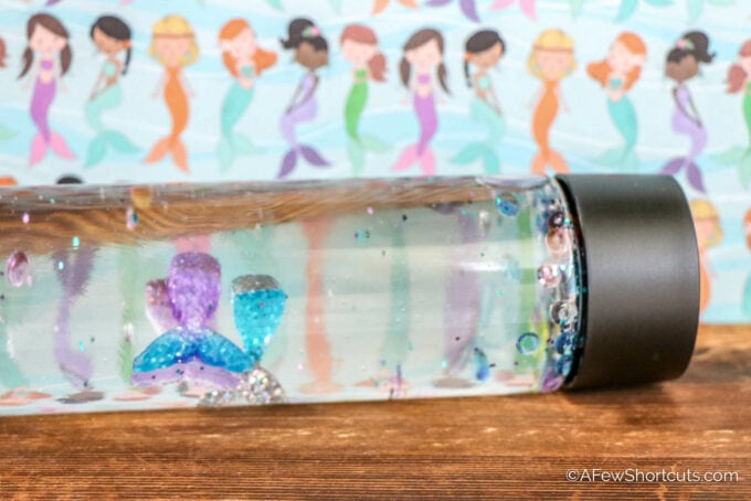 https://afewshortcuts.com/wp-content/uploads/2019/08/how-to-make-a-sensory-bottle-7-680x454.jpg