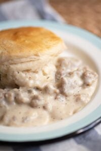 Sausage Gravy & Biscuits Casserole Recipe